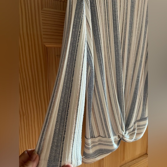 Above and Beyond Blue and Tan Stripped 3/4 Sleeve Blouse size Large - Picture 5 of 9